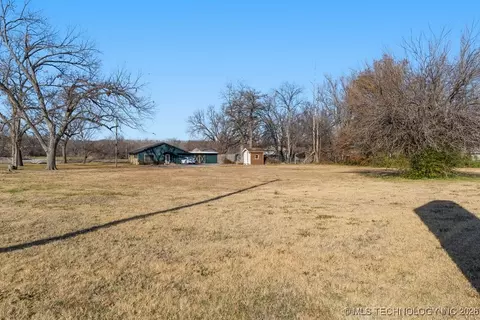 243 E 141st St, Glenpool, OK 74033