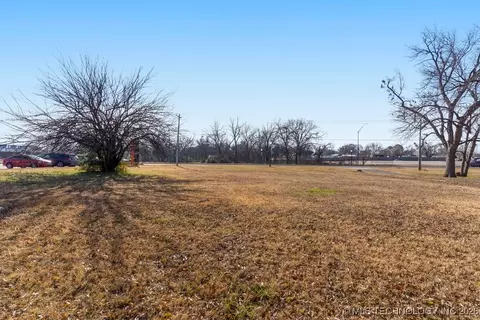 243 E 141st St, Glenpool, OK 74033 photo 5