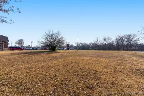 243 E 141st St, Glenpool, OK 74033 photo 4
