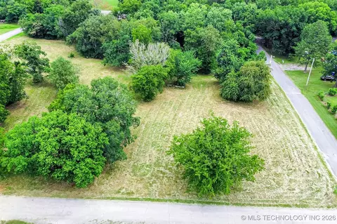 715 S Cherokee St, Locust Grove, OK 74352