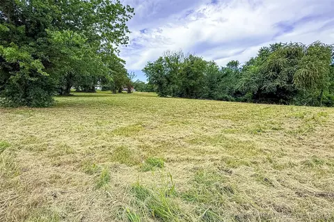 715 S Cherokee St, Locust Grove, OK 74352