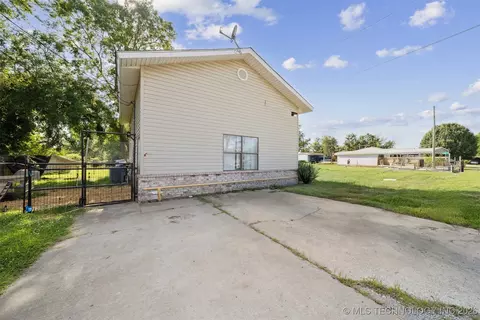 34 N Spruce St, Kellyville, OK 74039