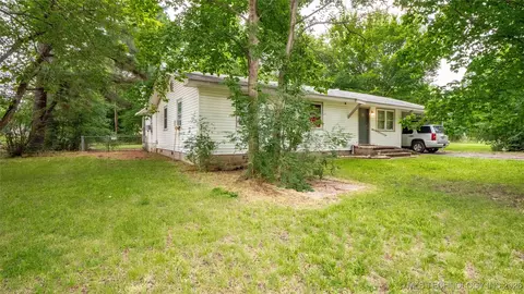 809 Carbon Ave, Hartshorne, OK 74547