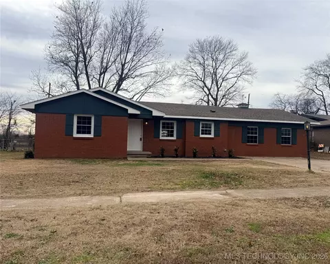 221 Rodman Cir, Muskogee, OK 74403