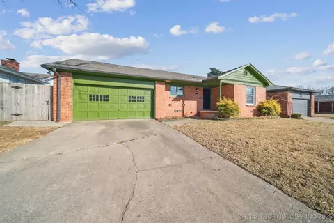 5335 E 29th St, Tulsa, OK 74114 photo 2