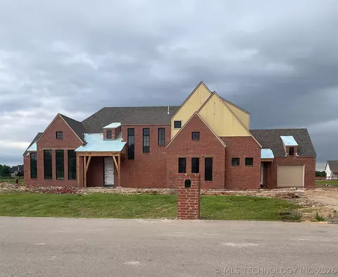 8559 S Timber Wolf Dr, Broken Arrow, OK 74014