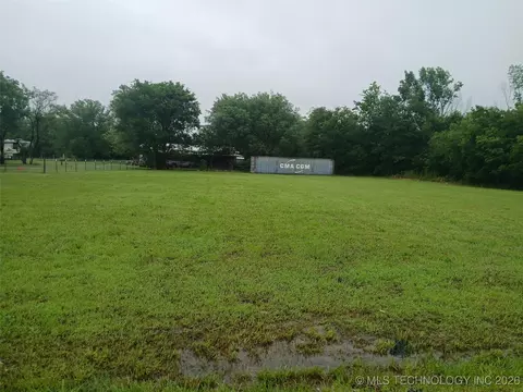 E Shawnee Avenue, Nowata, OK 74048