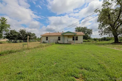 1421 S Cedar St, Bristow, OK 74010