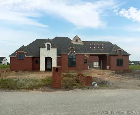 31719 E Two Socks Dr, Broken Arrow, OK 74014