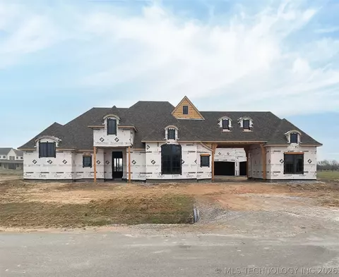 31719 E Two Socks Dr, Broken Arrow, OK 74014