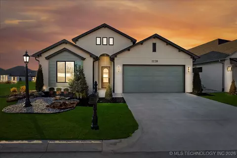 1228 N 72nd St, Broken Arrow, OK 74014