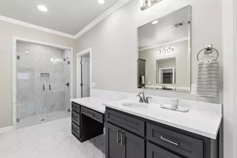 Bath - 107 E 164th Pl S, Glenpool, OK 74033 photo 4 of 10