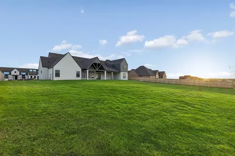 Exterior - 107 E 164th Pl S, Glenpool, OK 74033 photo 6 of 8