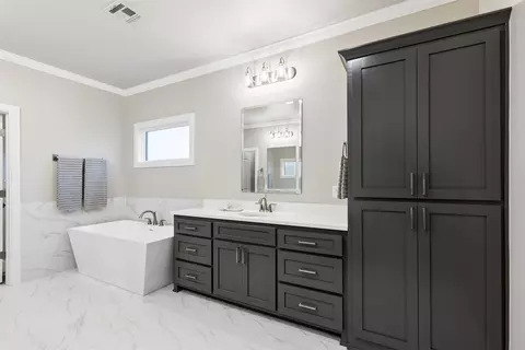 Bath - 107 E 164th Pl S, Glenpool, OK 74033 photo 3 of 10