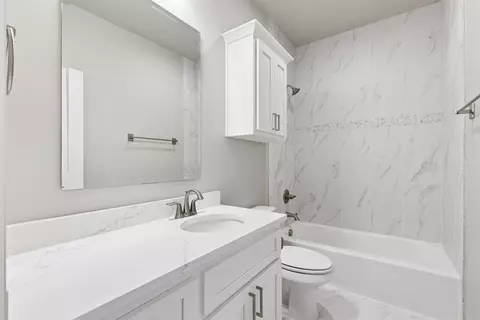 Bath - 107 E 164th Pl S, Glenpool, OK 74033 photo 7 of 10