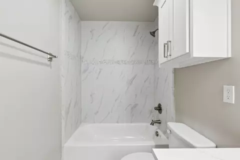 Bath - 107 E 164th Pl S, Glenpool, OK 74033 photo 10 of 10
