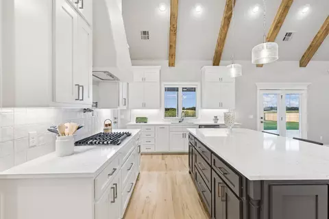 Kitchen - 107 E 164th Pl S, Glenpool, OK 74033 photo 4 of 5