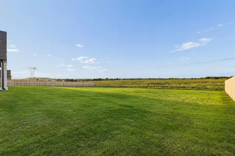 Exterior - 107 E 164th Pl S, Glenpool, OK 74033 photo 5 of 8