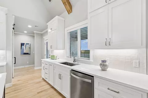 Kitchen - 107 E 164th Pl S, Glenpool, OK 74033 photo 2 of 5
