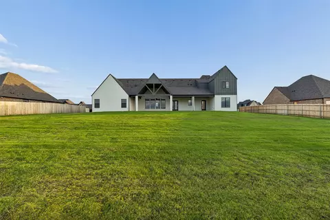 Exterior - 107 E 164th Pl S, Glenpool, OK 74033 photo 7 of 8