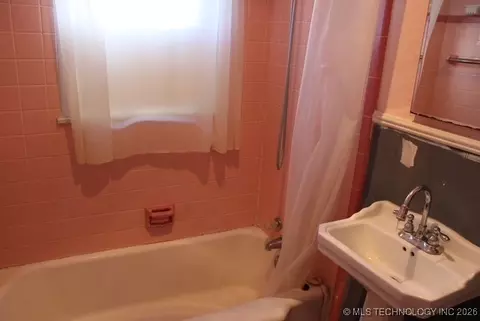 Bath - 307 E 46th St, Tulsa, OK 74105 photo 2 of 2