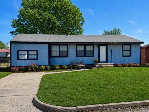 108 Maple St, Locust Grove, OK 74352