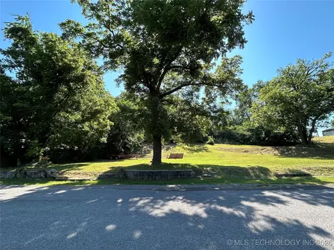 306 N Water, Locust Grove, OK 74352