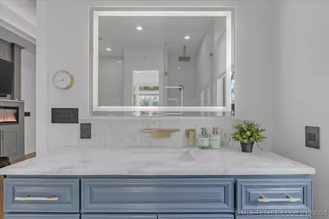 Bath - 129 E 34th St S, Tulsa, OK 74105 photo 5 of 11