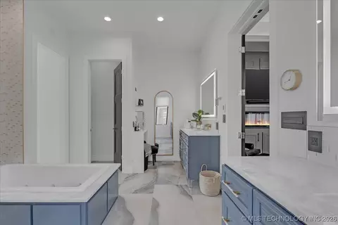 Bath - 129 E 34th St S, Tulsa, OK 74105 photo 6 of 11