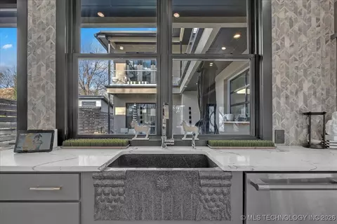 Kitchen - 129 E 34th St S, Tulsa, OK 74105 photo 7 of 16