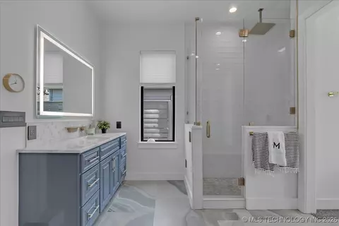 Bath - 129 E 34th St S, Tulsa, OK 74105 photo 4 of 11