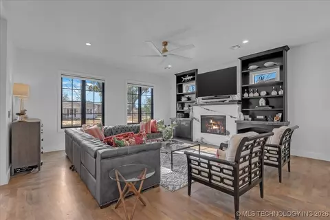 Living - 129 E 34th St S, Tulsa, OK 74105 photo 2 of 10
