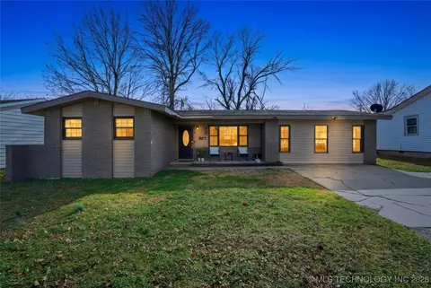 322 E Maple St, Skiatook, OK 74070