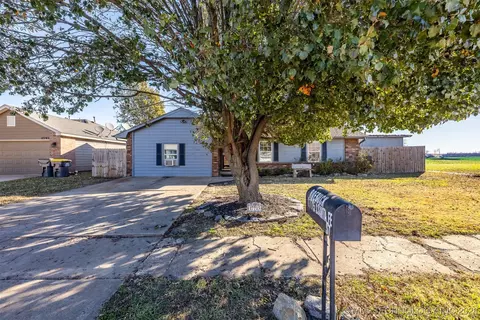 17715 S Santa Fe St, Mounds, OK 74047