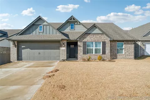 3618 S 12th Pl, Broken Arrow, OK 74011