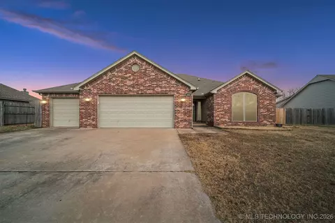 11213 S 275th East Ave, Coweta, OK 74429