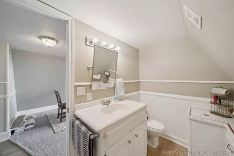 Bath - 619 E 437 Rd, Spavinaw, OK 74366 photo 1 of 4