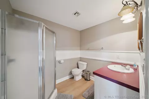 Bath - 619 E 437 Rd, Spavinaw, OK 74366 photo 3 of 4