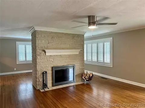 Living - 1648 E 36th St, Tulsa, OK 74105 photo 2 of 4
