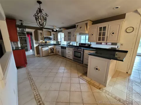 Kitchen - 395 Bower Rd, Eufaula, OK 74432 photo 2 of 3