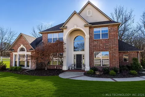 2325 W Lowry Rd, Claremore, OK 74017