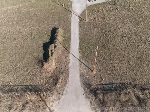 1940 N 240th Rd, Mounds, OK 74047