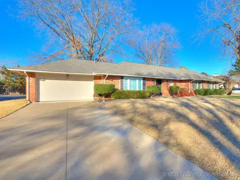 3759 E 46th Pl, Tulsa, OK 74135 photo 3