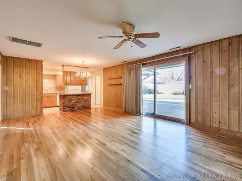 3759 E 46th Pl, Tulsa, OK 74135 photo 9