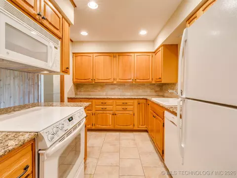 3759 E 46th Pl, Tulsa, OK 74135 photo 17