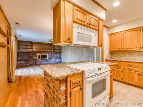 3759 E 46th Pl, Tulsa, OK 74135 photo 16