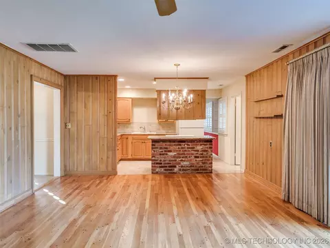 3759 E 46th Pl, Tulsa, OK 74135 photo 8