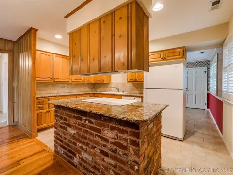 3759 E 46th Pl, Tulsa, OK 74135 photo 13