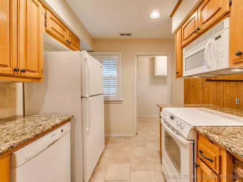 3759 E 46th Pl, Tulsa, OK 74135 photo 18