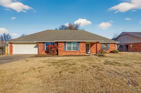 2704 SE Hillsboro Rd, Bartlesville, OK 74006